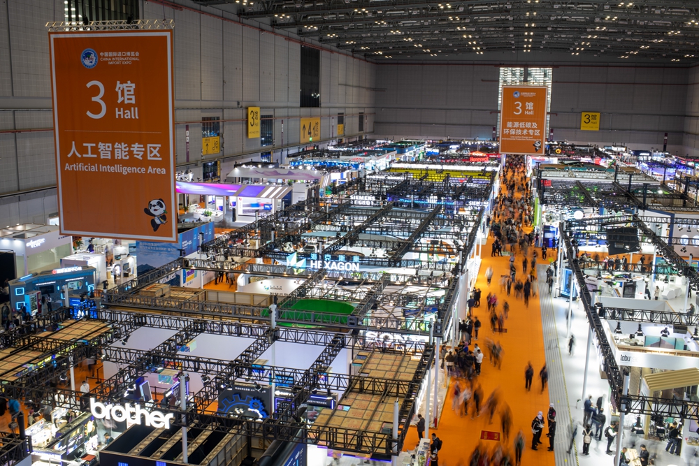 進(jìn)博會聚焦新質(zhì)生產(chǎn)力的特點更突出。人民網(wǎng)記者 翁奇羽攝