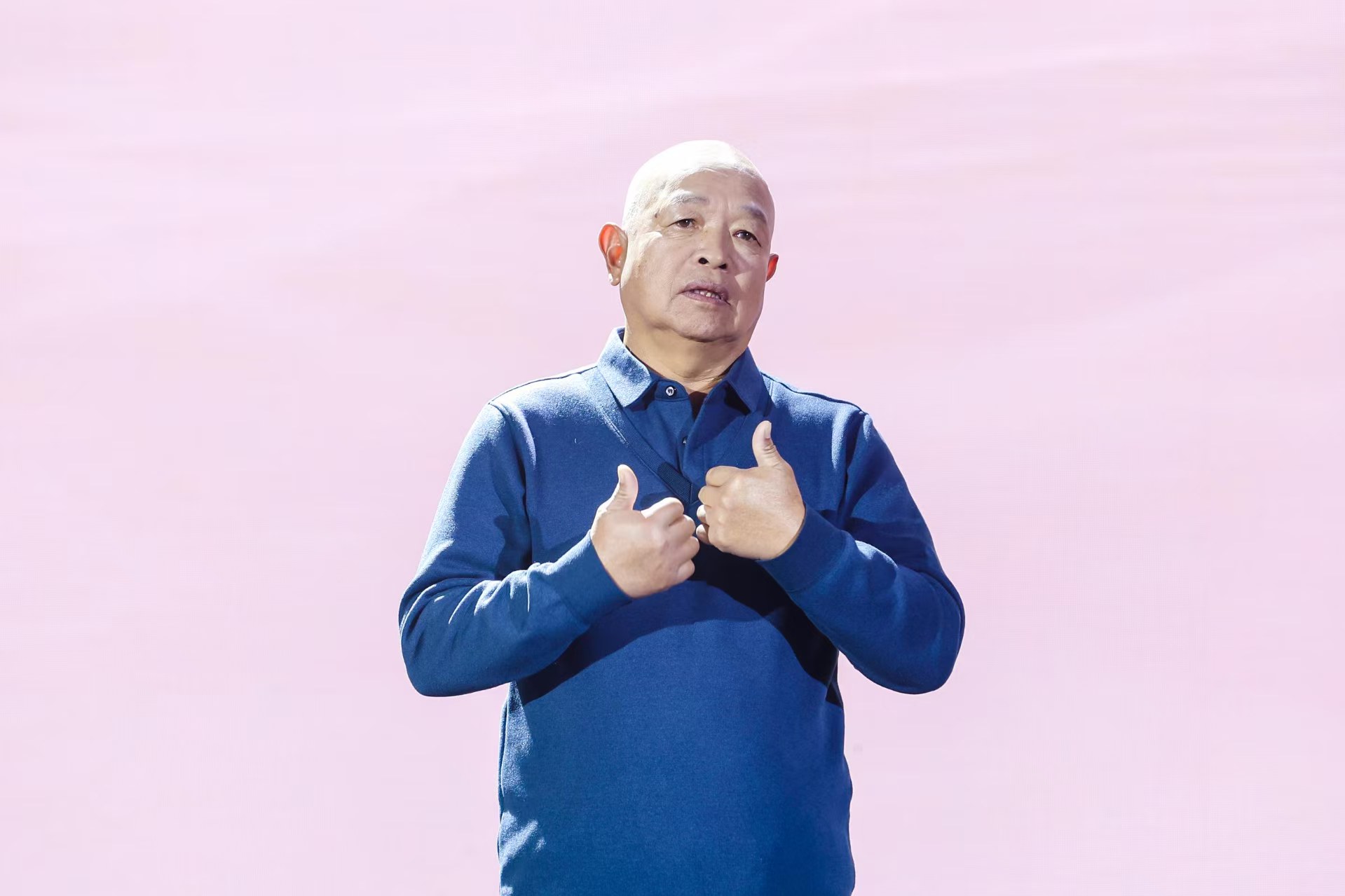 “山東好人”、煙臺市無聲洗車場經理柳興濤。人民視頻供圖。