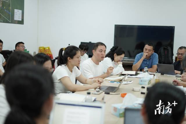 “夜總會”現(xiàn)場。