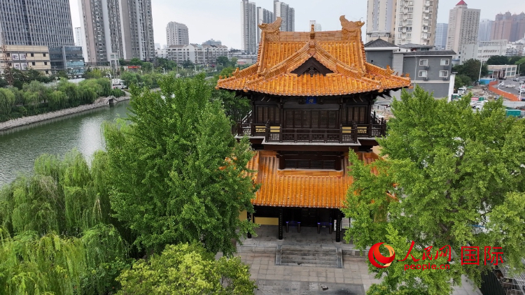 黃樓外觀。人民網(wǎng)記者 余樂(lè)攝