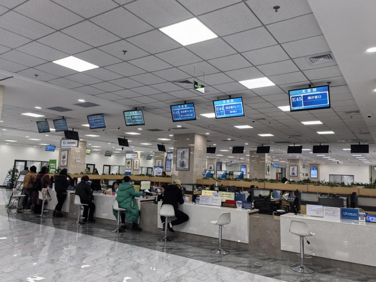 沈陽(yáng)市蘇家屯區(qū)創(chuàng)新推出全程網(wǎng)辦、網(wǎng)上申辦+材料郵寄等多元辦理模式，打破傳統(tǒng)政務(wù)服務(wù)的時(shí)空限制。蘇家屯區(qū)委宣傳部供圖