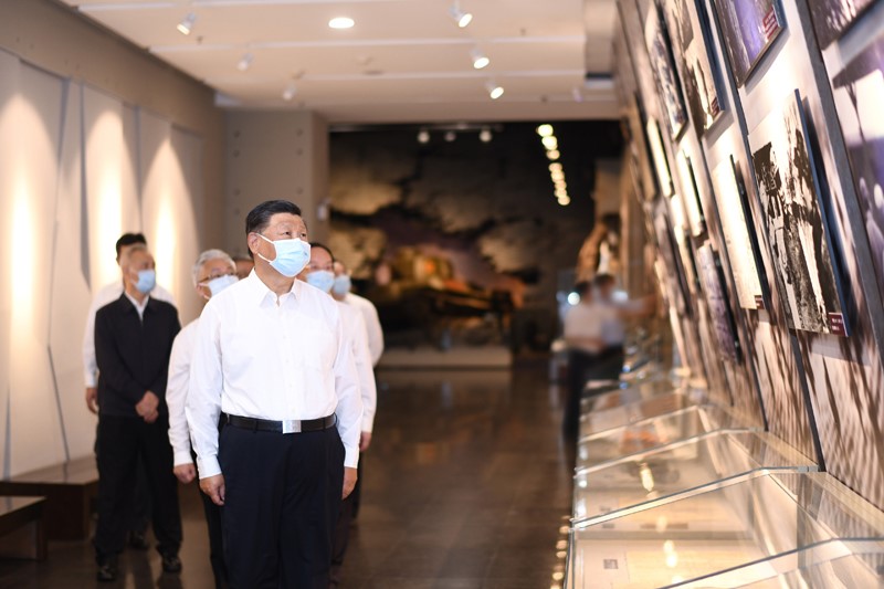 2022年8月16日至17日，中共中央總書記、國家主席、中央軍委主席習近平在遼寧考察。這是16日下午，習近平在錦州市考察遼沈戰(zhàn)役紀念館。 新華社記者 燕雁 攝