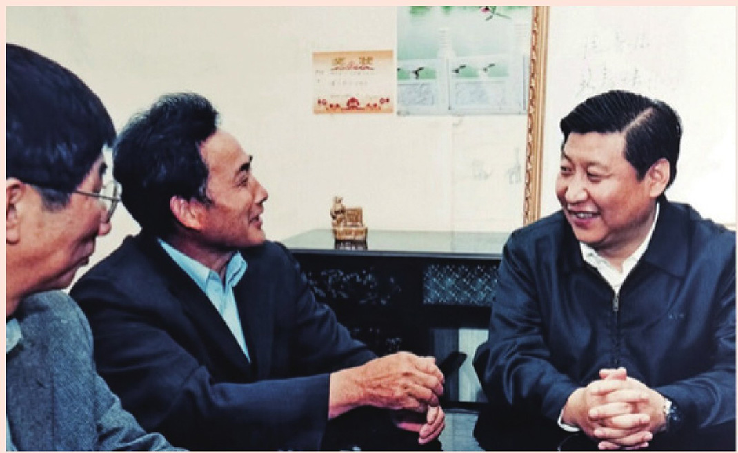 2003年4月24日，時(shí)任浙江省委書記習(xí)近平在浙江下姜村調(diào)研。