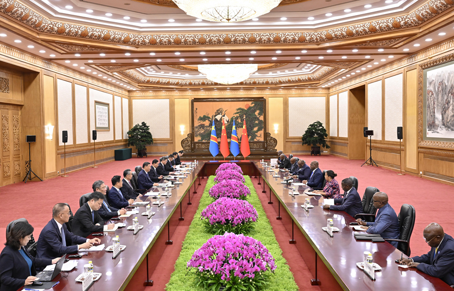 9月2日上午，國家主席習(xí)近平在北京人民大會(huì)堂會(huì)見來華出席中非合作論壇北京峰會(huì)的剛果（金）總統(tǒng)齊塞克迪。