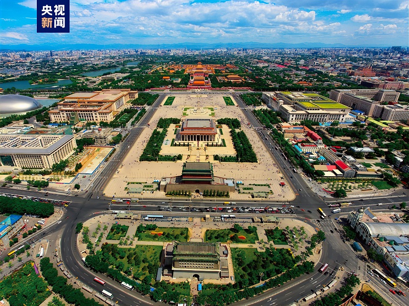 △全長7.8公里的北京中軸線上，分布有鐘鼓樓、景山、故宮等15處遺產(chǎn)構(gòu)成要素。