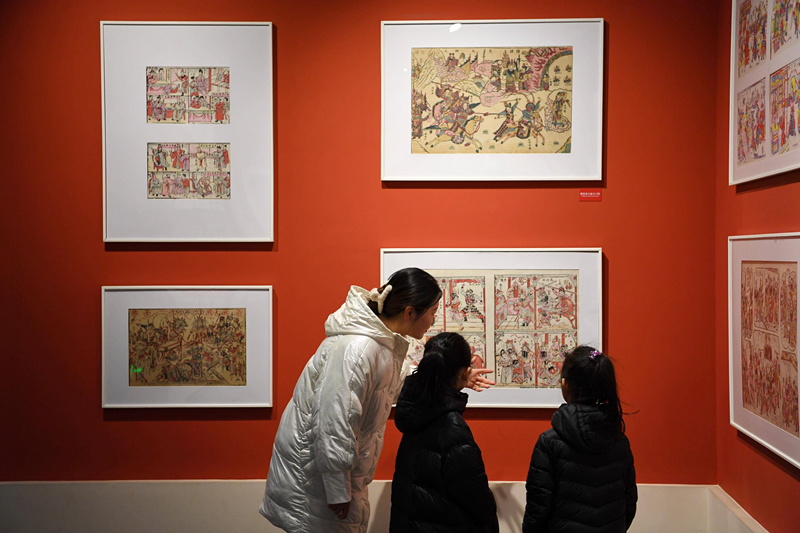 2023年2月3日，游客在河北武強(qiáng)年畫博物館參觀。