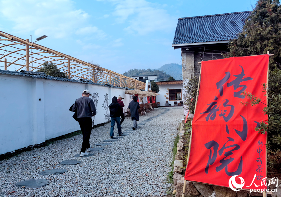 舊茶廠改造后的“傳韻小院”新中式茶館。人民網(wǎng)記者 林曉麗攝