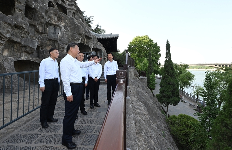 2025年5月19日至20日，中共中央總書記、國家主席、中央軍委主席習(xí)近平在河南考察。這是19日下午，習(xí)近平在洛陽龍門石窟考察。新華社記者 謝環(huán)馳 攝