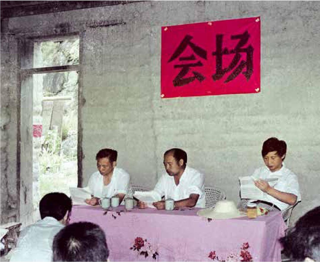 1989年7月，習(xí)近平在壽寧縣下黨鄉(xiāng)召開現(xiàn)場辦公會。