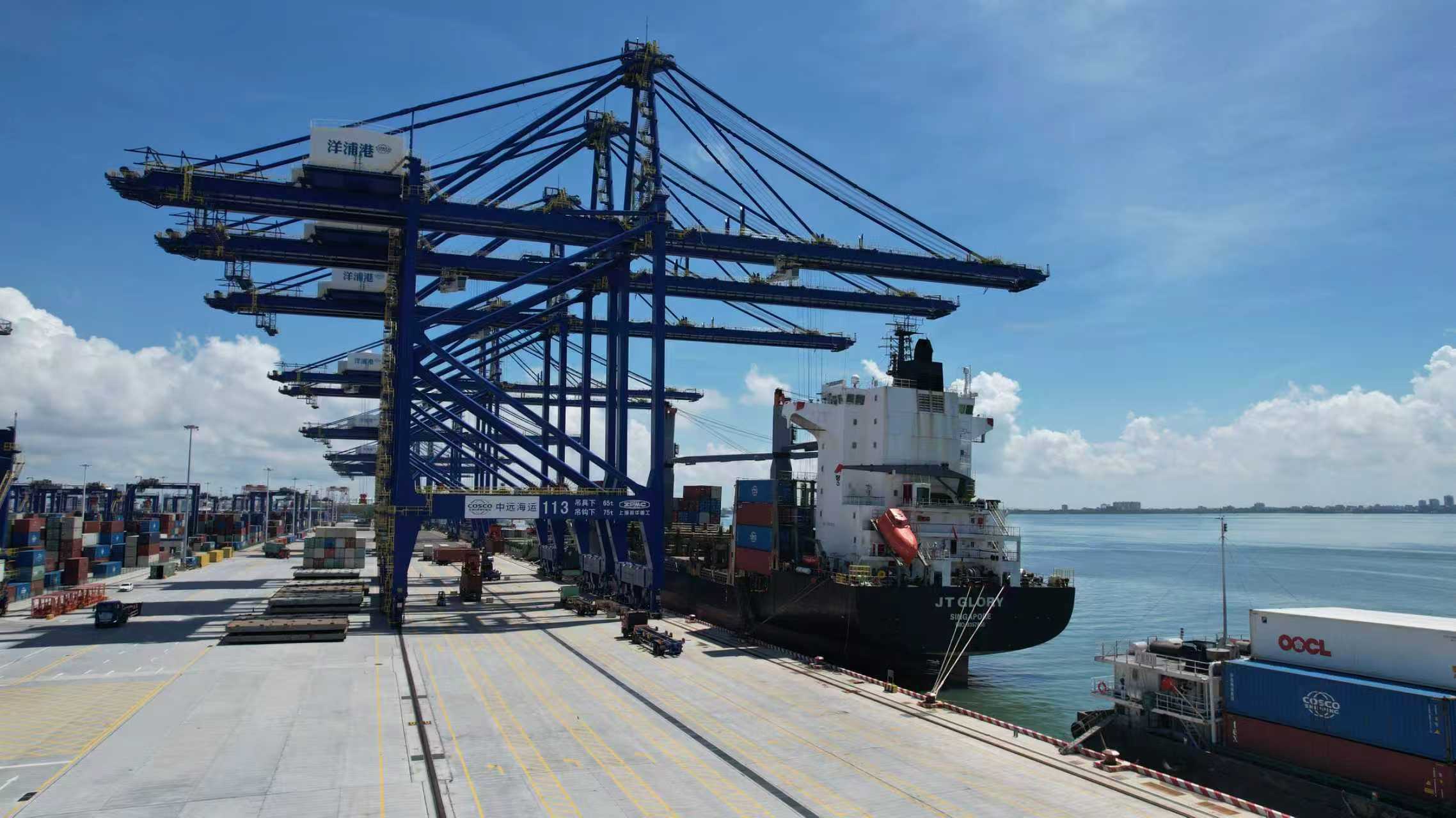 海南洋浦國際集裝箱碼頭。人民網(wǎng)記者 孟凡盛攝