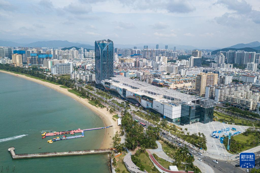 海南自貿(mào)港重點園區(qū)——三亞中央商務(wù)區(qū)（無人機(jī)照片，11月1日攝）。新華社記者 蒲曉旭攝