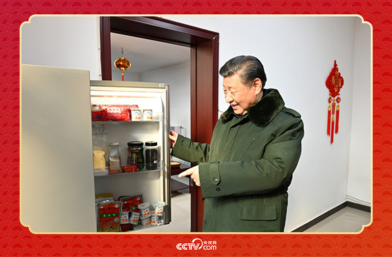 2024年春節(jié)前夕，習(xí)近平總書記在天津第六埠村考察時(shí)，走進(jìn)村民杜洪剛家看望。