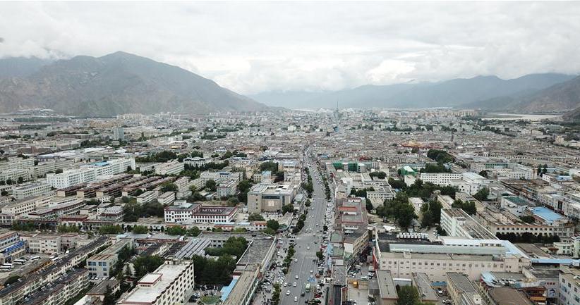 8月10日無人機(jī)拍攝的拉薩城市一景。新華社記者 王益亮 攝.jpg