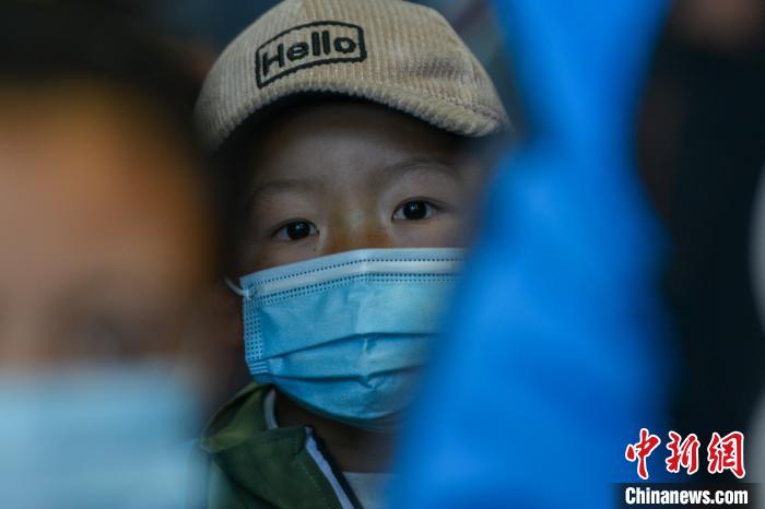 醫(yī)生介紹，孩子們治療后再遵醫(yī)囑服用一段時(shí)間藥物后，便可康復(fù)?！〗w波 攝