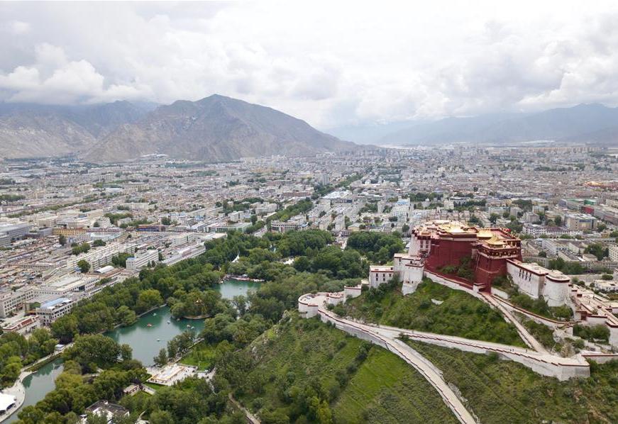 8??10日無(wú)人機(jī)拍攝的布達(dá)拉宮???新華社記??? 侯東?? ??.jpg