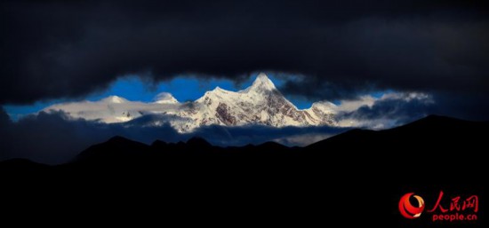 南迦巴瓦峰遠(yuǎn)眺。次仁羅布 攝