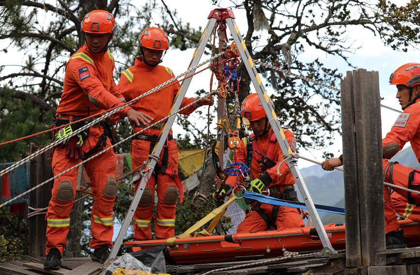 三腳架設(shè)置錨點(diǎn)。西繞拉翁攝