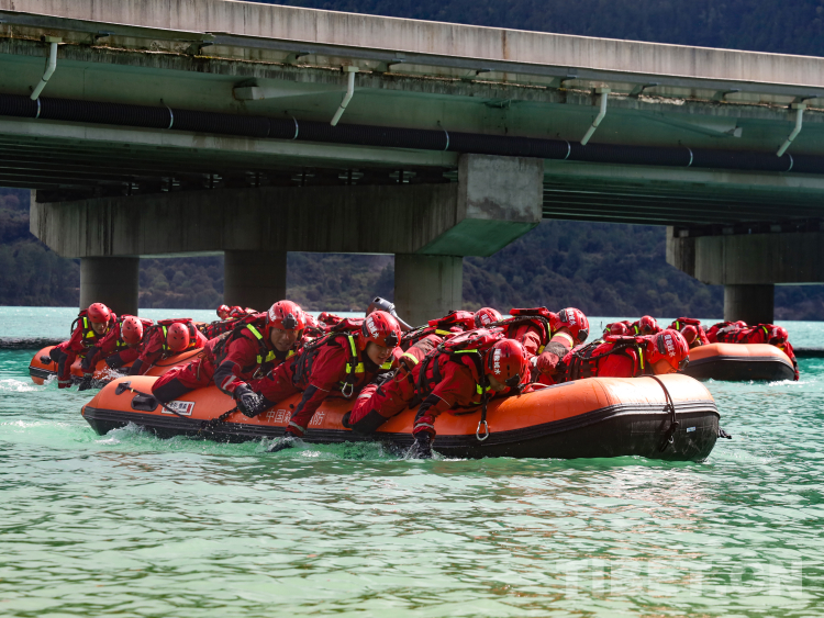 圖為故障離靠岸訓(xùn)練.JPG 圖為故障離靠岸訓(xùn)練.JPG