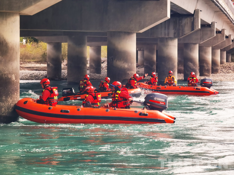 圖為抵礁訓(xùn)練.jpg 圖為抵礁訓(xùn)練.jpg