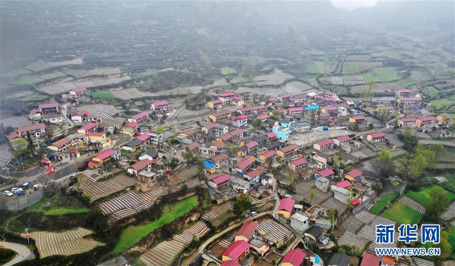 (脫貧攻堅·圖片故事)(1)扶貧相冊——藏族村寨的脫貧“貼心人”