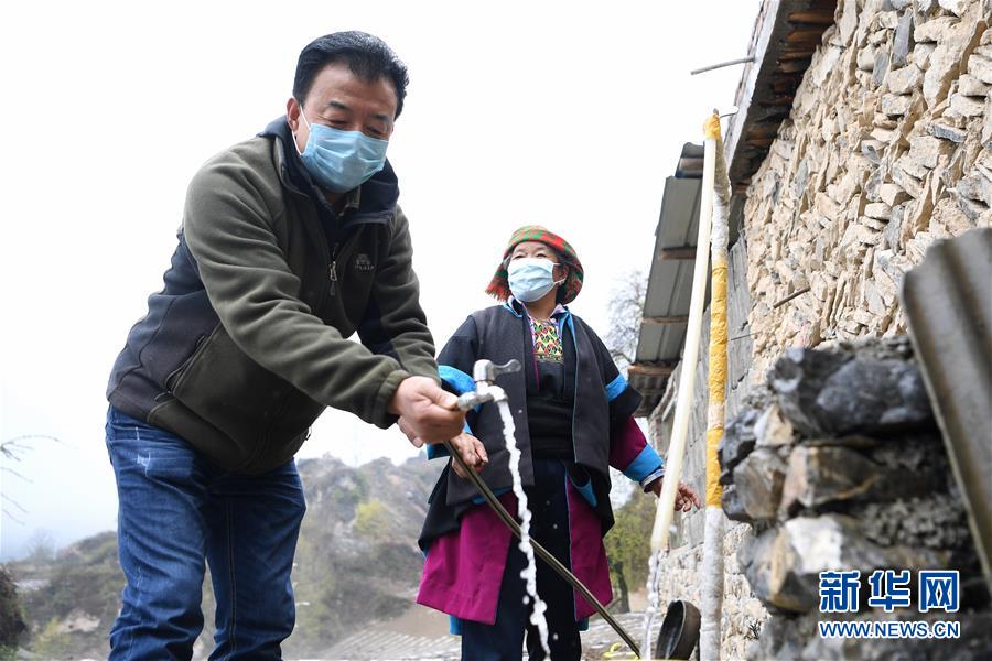 (脫貧攻堅·圖片故事)(15)扶貧相冊——藏族村寨的脫貧“貼心人”