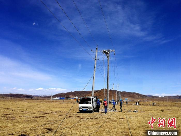 青海農(nóng)網(wǎng)改造讓草原牧民用上清潔電采暖