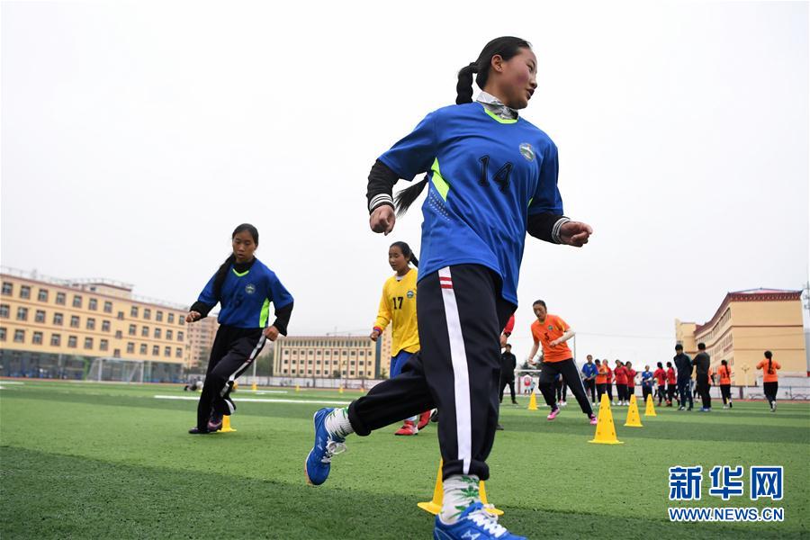 （體育·專題）（13）足球——踢球吧！草原女孩