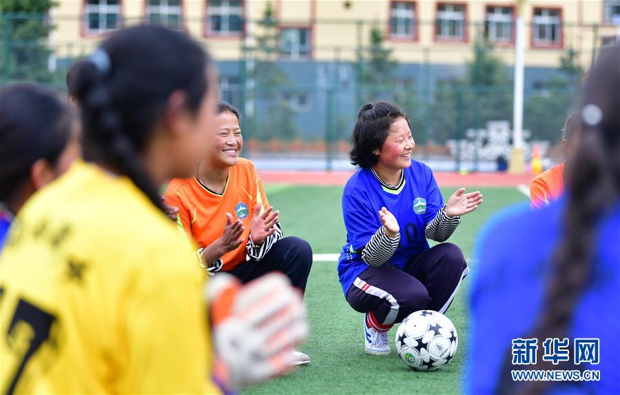（體育·專題）（15）足球——踢球吧！草原女孩