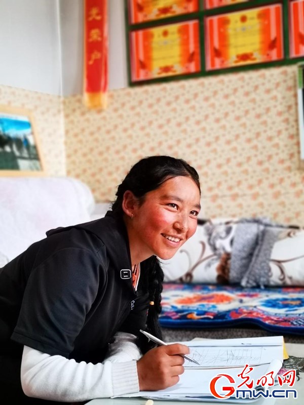 挪窮窩，拔窮根——青海澤庫(kù)移民安置點(diǎn)里的新生活