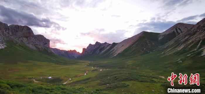 甘肅甘南秘境：原生態(tài)奇觀(guān)如“異域星球”