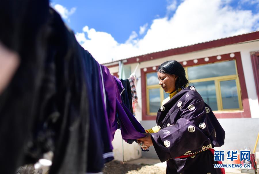 （走向我們的小康生活）（3）青?，敹啵狐S河源的幸福村