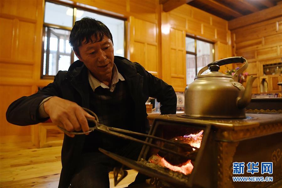 (全面建成小康社會“百城千縣萬村調(diào)研行”)(6)甘肅甘南:全域旅游助小康村加速發(fā)展