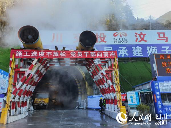 獅子坪隧道口。郭瑩 攝