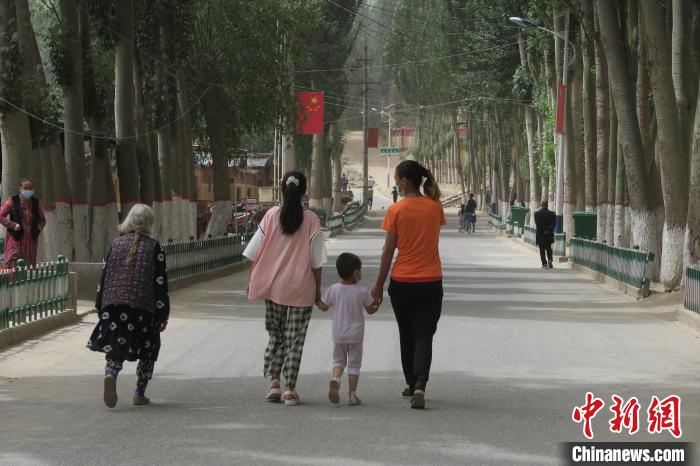 圖為進(jìn)藏先遣英雄連誓師地原址所在的新疆維吾爾自治區(qū)和田地區(qū)于田縣普魯村現(xiàn)貌。　楊程晨 攝