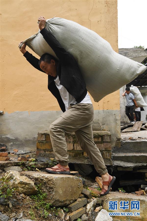 （新華全媒+）（8）千里“挪窩”，踏實(shí)開啟新生活