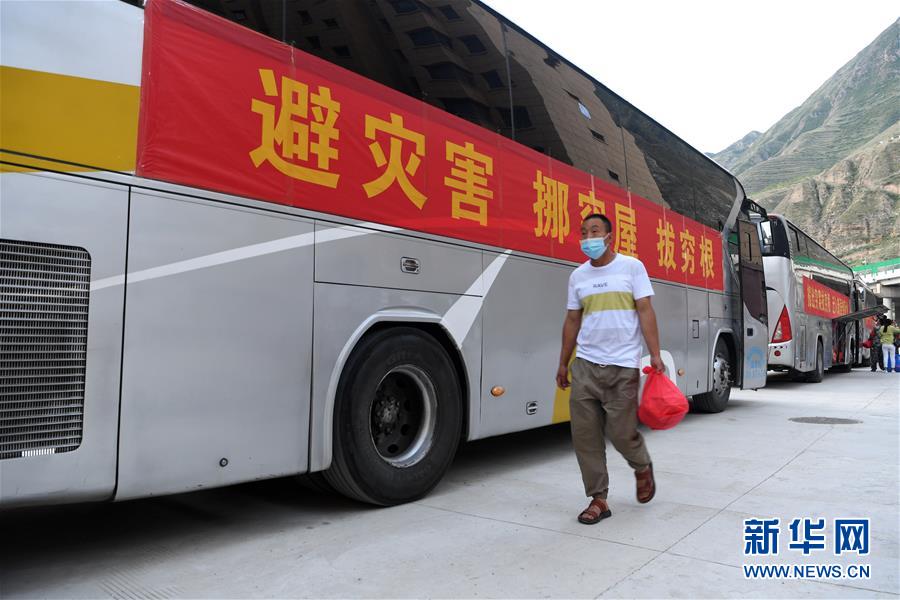 （新華全媒+）（17）千里“挪窩”，踏實(shí)開啟新生活