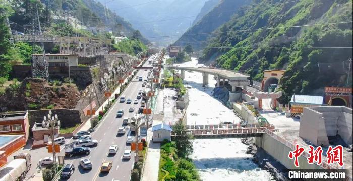 郭達山隧道進口實況?！】蛋蛡髅焦﹫D