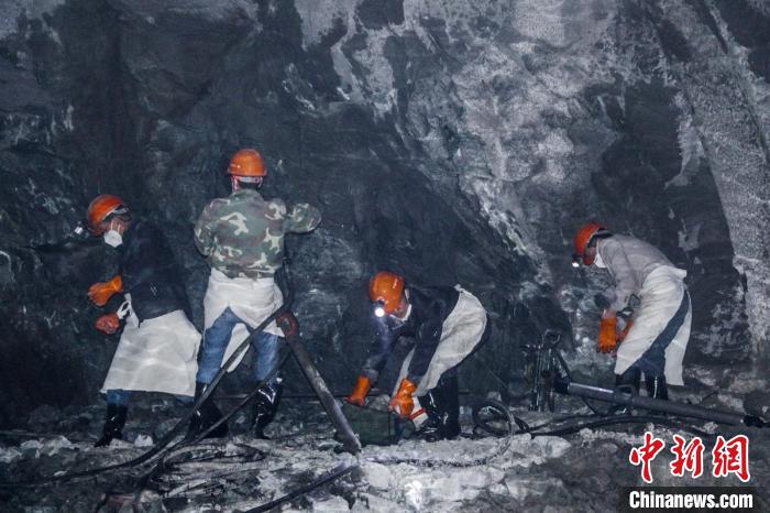 隧道開挖作業(yè)施工現(xiàn)場?！】蛋蛡髅焦﹫D