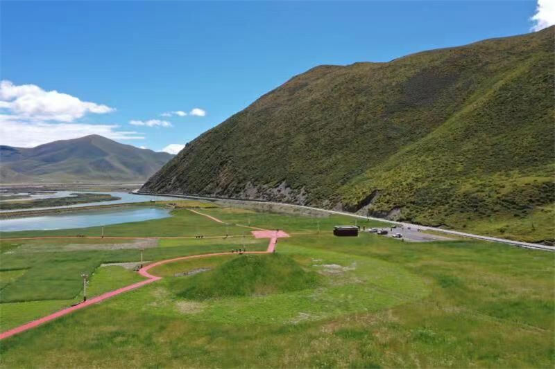 宜牛二村砂場生態(tài)修復后狀況。甘孜州石渠生態(tài)環(huán)境局供圖