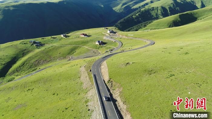 四川道孚：打通交通脈絡(luò)，連通百姓幸福