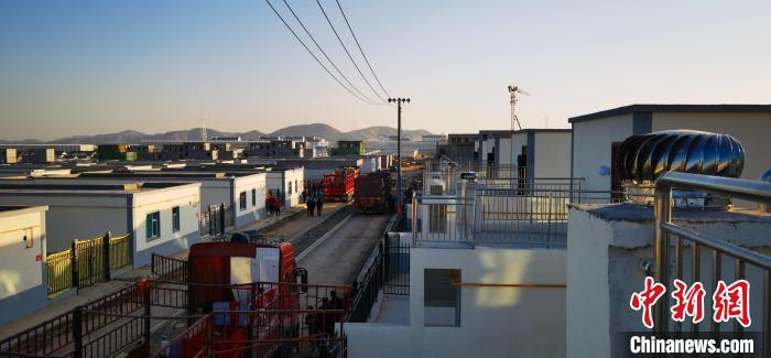 圖為蘭州新區(qū)移民安置區(qū)?！∥航ㄜ?攝