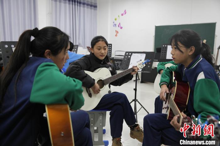 青?，斍撸簻p負不減質(zhì)“均衡發(fā)展”是教育關(guān)鍵詞