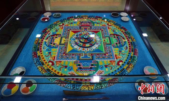 圖為藏醫(yī)藥佛壇城?！●R銘言 攝