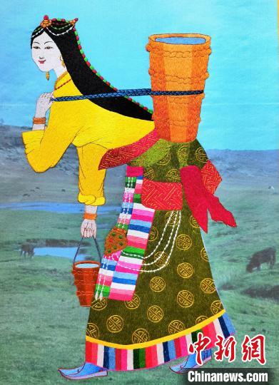 圖為藏繡作品《背水姑娘》?！∑钤鲚?攝