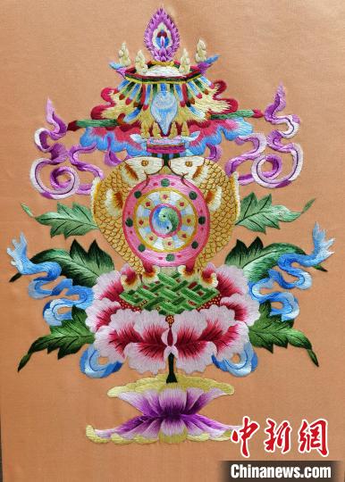 圖為藏繡作品?！∑钤鲚?攝