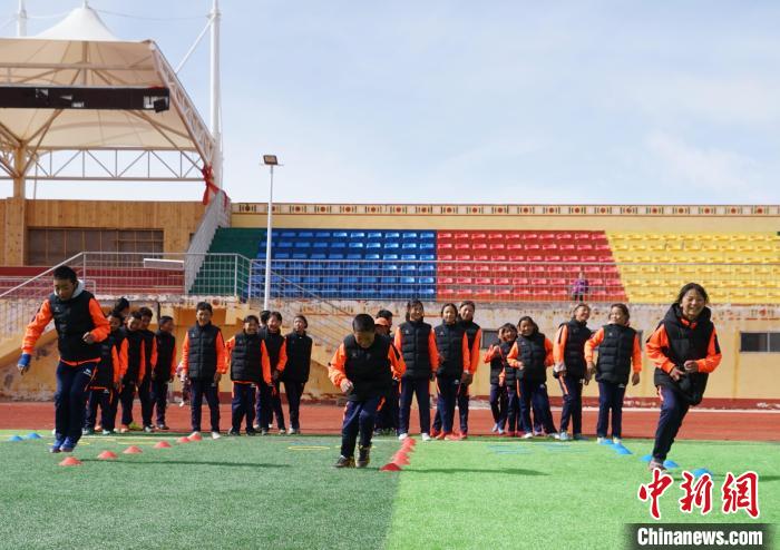 圖為孩子們正在進(jìn)行訓(xùn)練?！●R銘言 攝