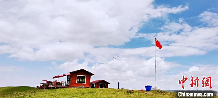 圖為地處同仁市加吾鄉(xiāng)東維村的農(nóng)家樂?！⑿憔?攝