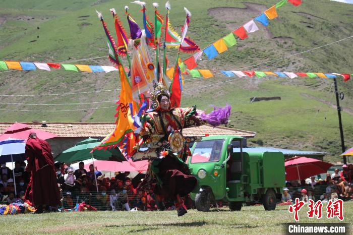 圖為表演現(xiàn)場(chǎng)?！“喱斂h文體旅游廣電局 供圖