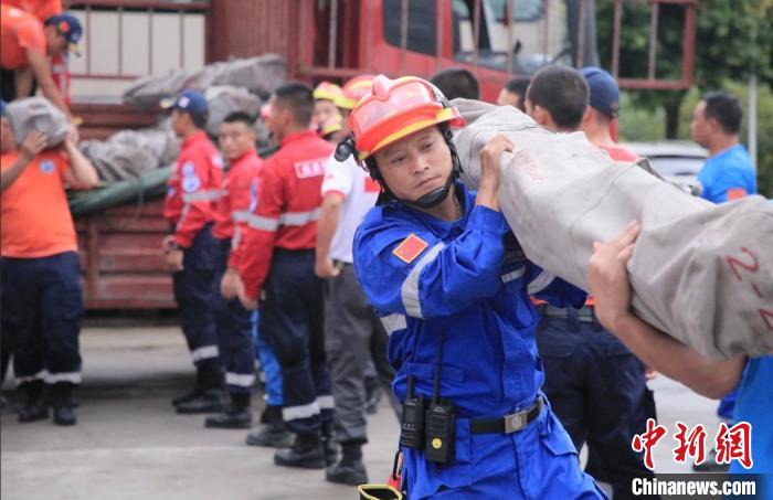 從汶川到瀘定，14年來他們依舊“在現(xiàn)場”