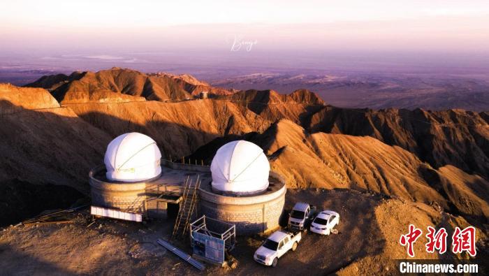 圖為青海冷湖賽什騰山天文臺(tái)址日落?！『槲腻?攝